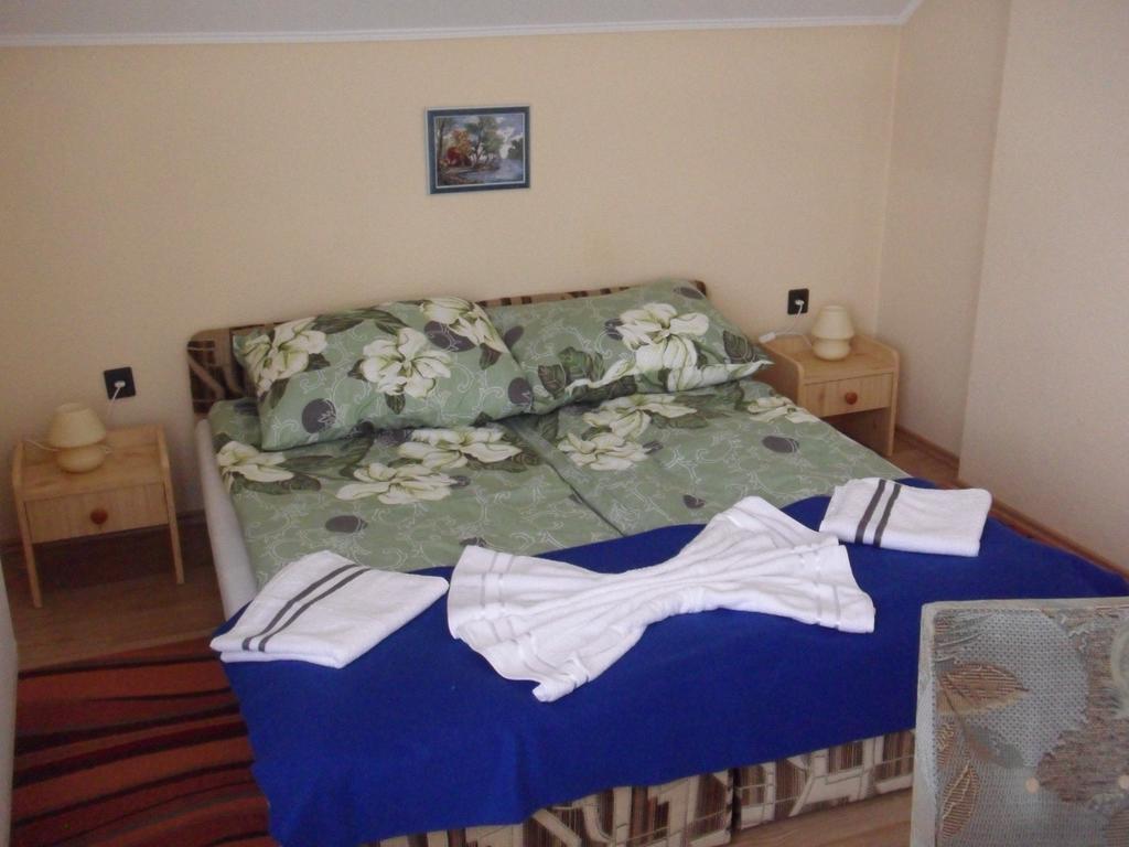 Friends Villa Apartments Hévíz Habitación foto